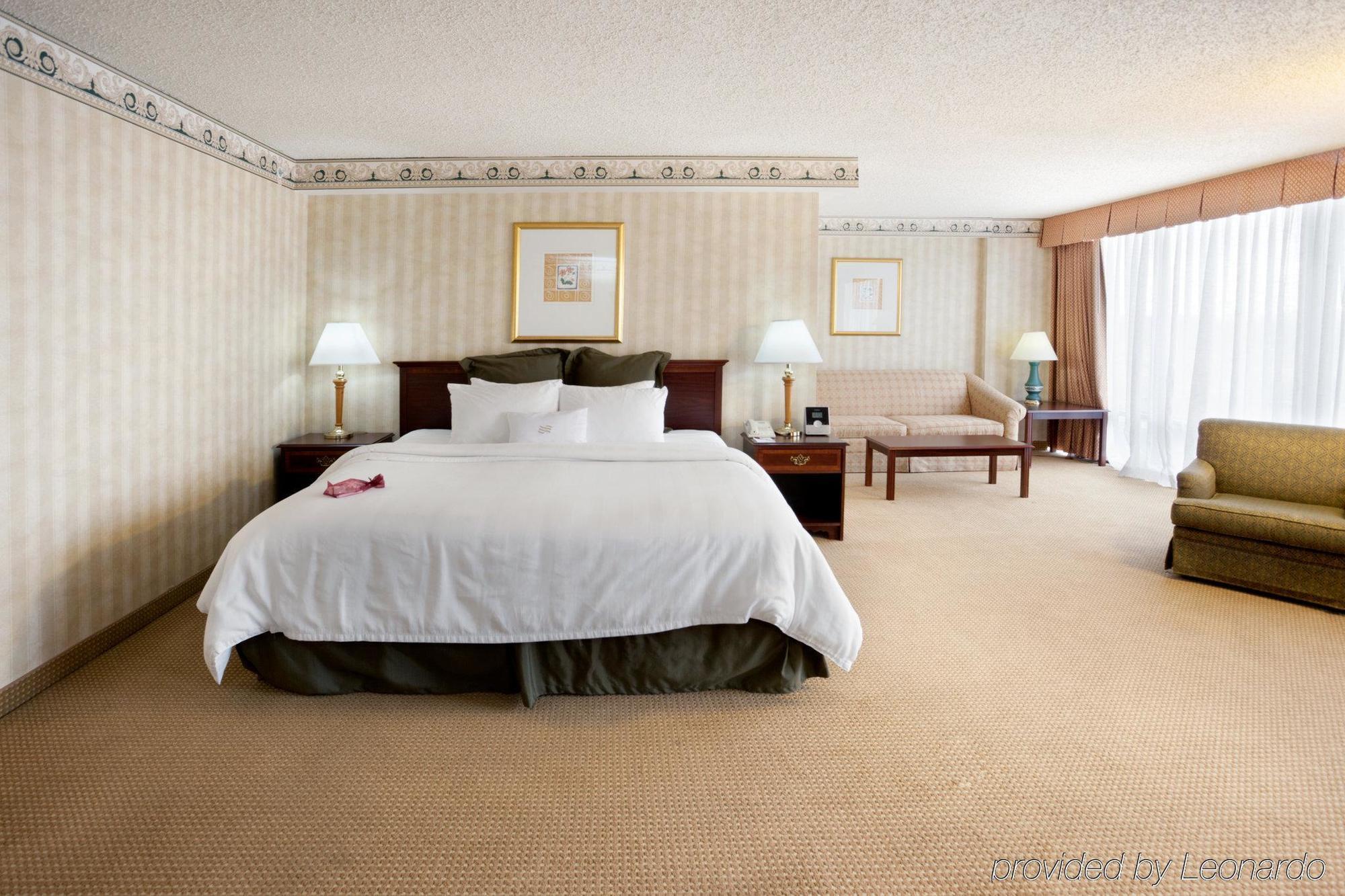 Doubletree By Hilton Houston Brookhollow Hotel Room photo